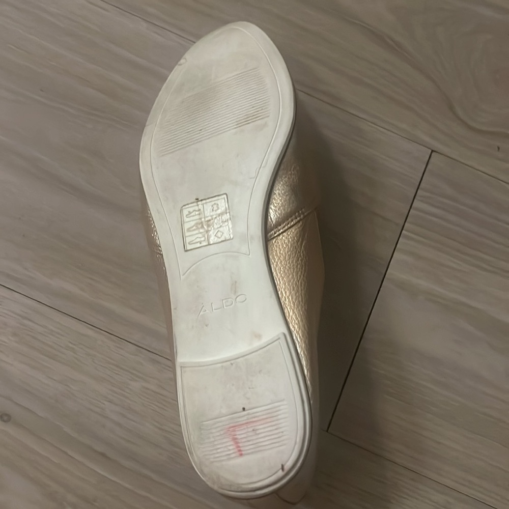 Aldo women Gold Flats Size 8 - Picture 5 of 6